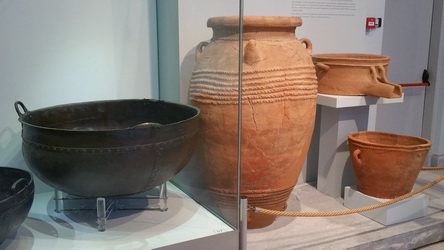20160426_535 GR, Kreta, Heraklion, Archaeologisches Museum, Wein-Gewinnung.jpg